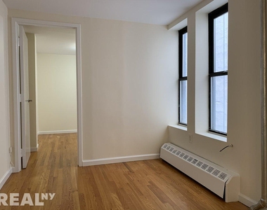 E 80th St - Photo Thumbnail 6