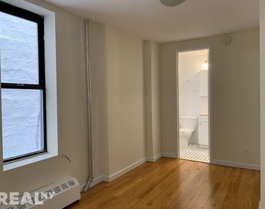 E 80th St - Photo Thumbnail 1