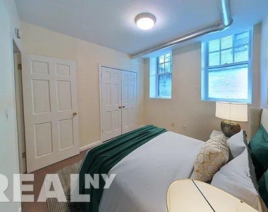 207-209 West 11th Street - Photo Thumbnail 2