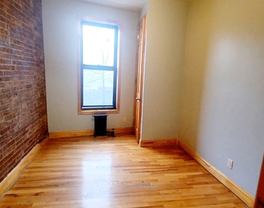 Smith St - Carroll Gardens - Photo Thumbnail 3