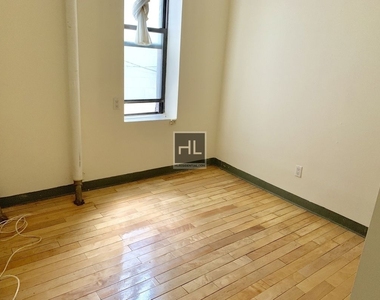 East 14th Street - Photo Thumbnail 3
