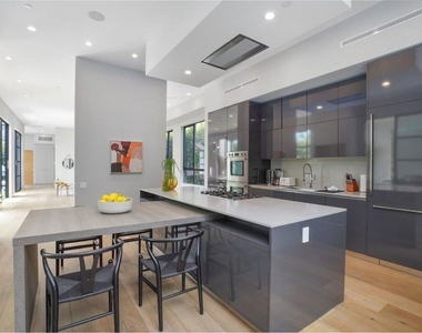 346 N Kings Road - Photo Thumbnail 11