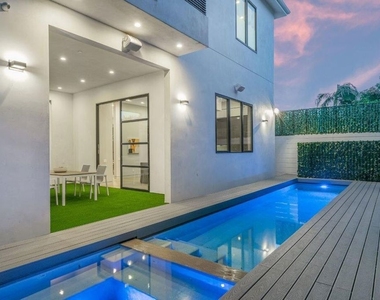 346 N Kings Road - Photo Thumbnail 1