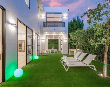 346 N Kings Road - Photo Thumbnail 4