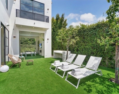 346 N Kings Road - Photo Thumbnail 15