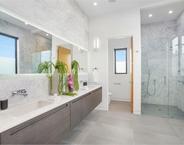 346 N Kings Road - Photo Thumbnail 29