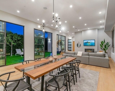 346 N Kings Road - Photo Thumbnail 3