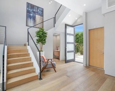 346 N Kings Road - Photo Thumbnail 6
