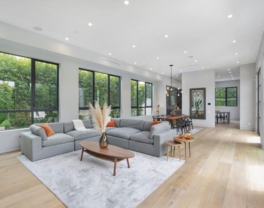 346 N Kings Road - Photo Thumbnail 7
