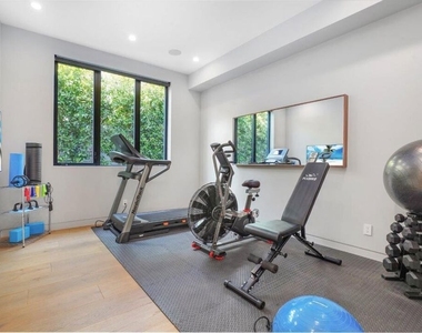 346 N Kings Road - Photo Thumbnail 21