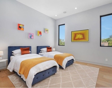 346 N Kings Road - Photo Thumbnail 25