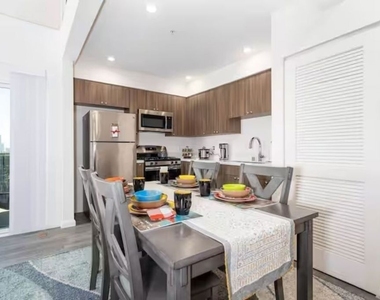 1019 S Catalina Street - Photo Thumbnail 3