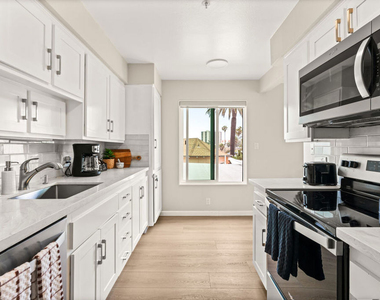 457 Coast Boulevard - Photo Thumbnail 11