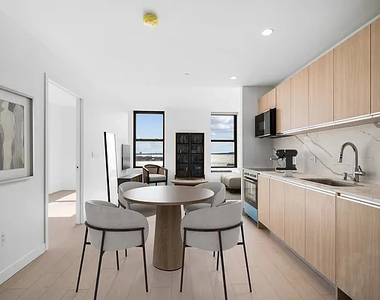 17 Battery Place - Photo Thumbnail 2