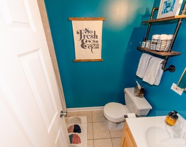 4863 North Winthrop Avenue - Photo Thumbnail 12