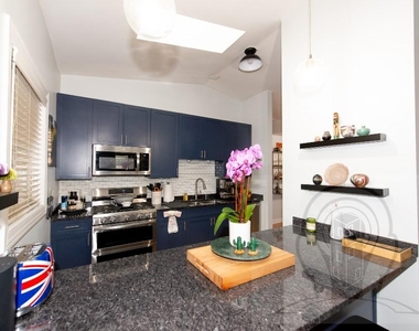 4863 North Winthrop Avenue - Photo Thumbnail 4