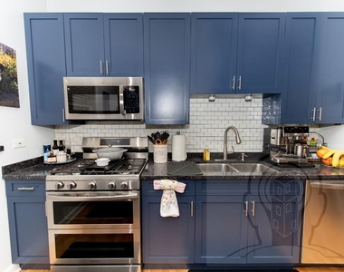 4863 North Winthrop Avenue - Photo Thumbnail 6
