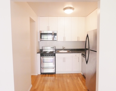 70 East 12th Street - Photo Thumbnail 5