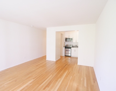 70 East 12th Street - Photo Thumbnail 4