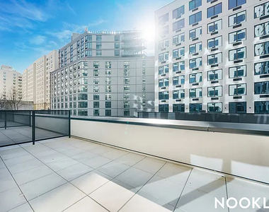 40 Bruckner Boulevard - Photo Thumbnail 4