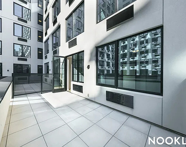 40 Bruckner Boulevard - Photo Thumbnail 5