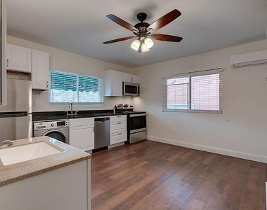 306 E 30th St - Photo Thumbnail 4