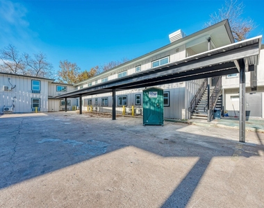 306 E 30th St - Photo Thumbnail 2