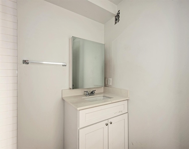 306 E 30th St - Photo Thumbnail 8