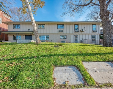 306 E 30th St - Photo Thumbnail 1