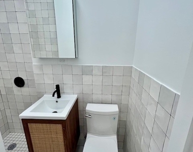 248 E 90th Street - Photo Thumbnail 4