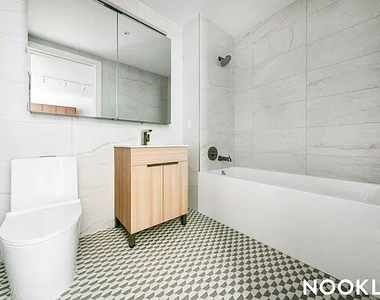 40 Bruckner Boulevard - Photo Thumbnail 4