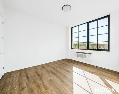 40 Bruckner Boulevard - Photo Thumbnail 3