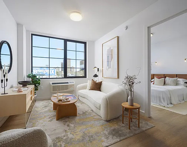 40 Bruckner Boulevard - Photo Thumbnail 4