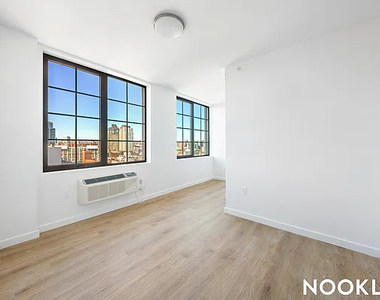 40 Bruckner Boulevard - Photo Thumbnail 2