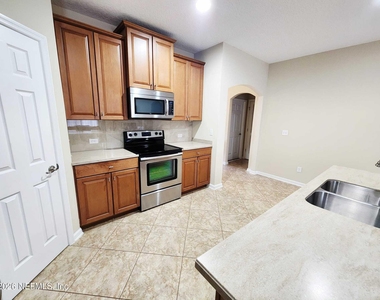 529 Casa Sevilla Avenue - Photo Thumbnail 14