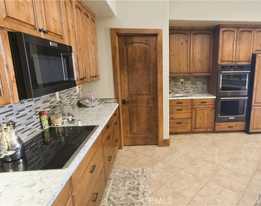 10750 Union Street - Photo Thumbnail 9
