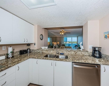 6093 Bahia Del Mar Circle - Photo Thumbnail 3