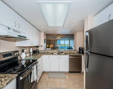 6093 Bahia Del Mar Circle - Photo Thumbnail 2