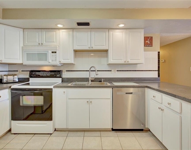 1380 Gulf Boulevard - Photo Thumbnail 14