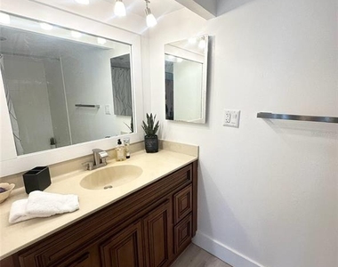 400 Island Way - Photo Thumbnail 26