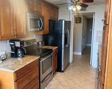 400 Island Way - Photo Thumbnail 5