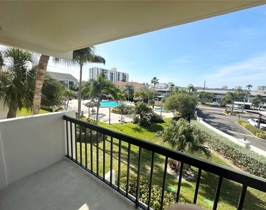 400 Island Way - Photo Thumbnail 32