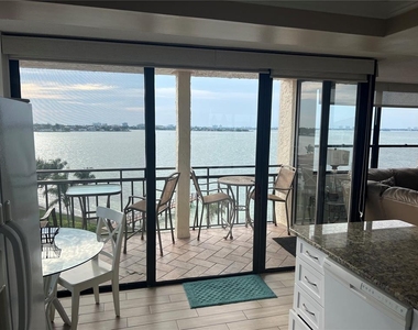6177 Sun Boulevard - Photo Thumbnail 9