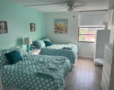 6177 Sun Boulevard - Photo Thumbnail 10