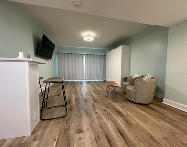 880 Mandalay Avenue - Photo Thumbnail 2