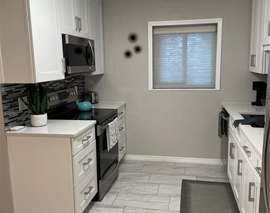 845 S Gulfview Boulevard - Photo Thumbnail 6