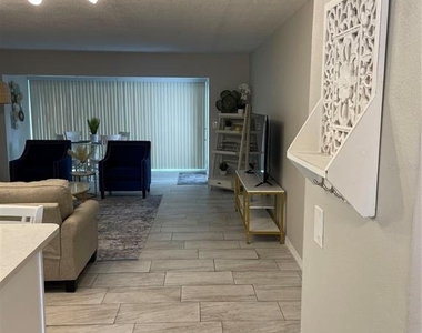 845 S Gulfview Boulevard - Photo Thumbnail 3