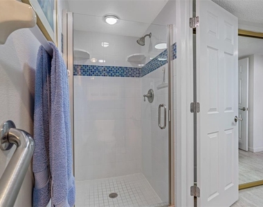 19111 Vista Bay Drive - Photo Thumbnail 11