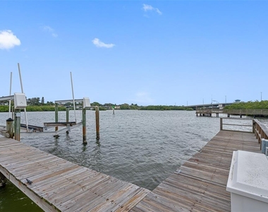 19111 Vista Bay Drive - Photo Thumbnail 16