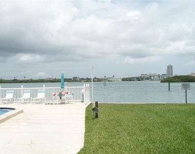 895 S Gulfview Boulevard - Photo Thumbnail 3